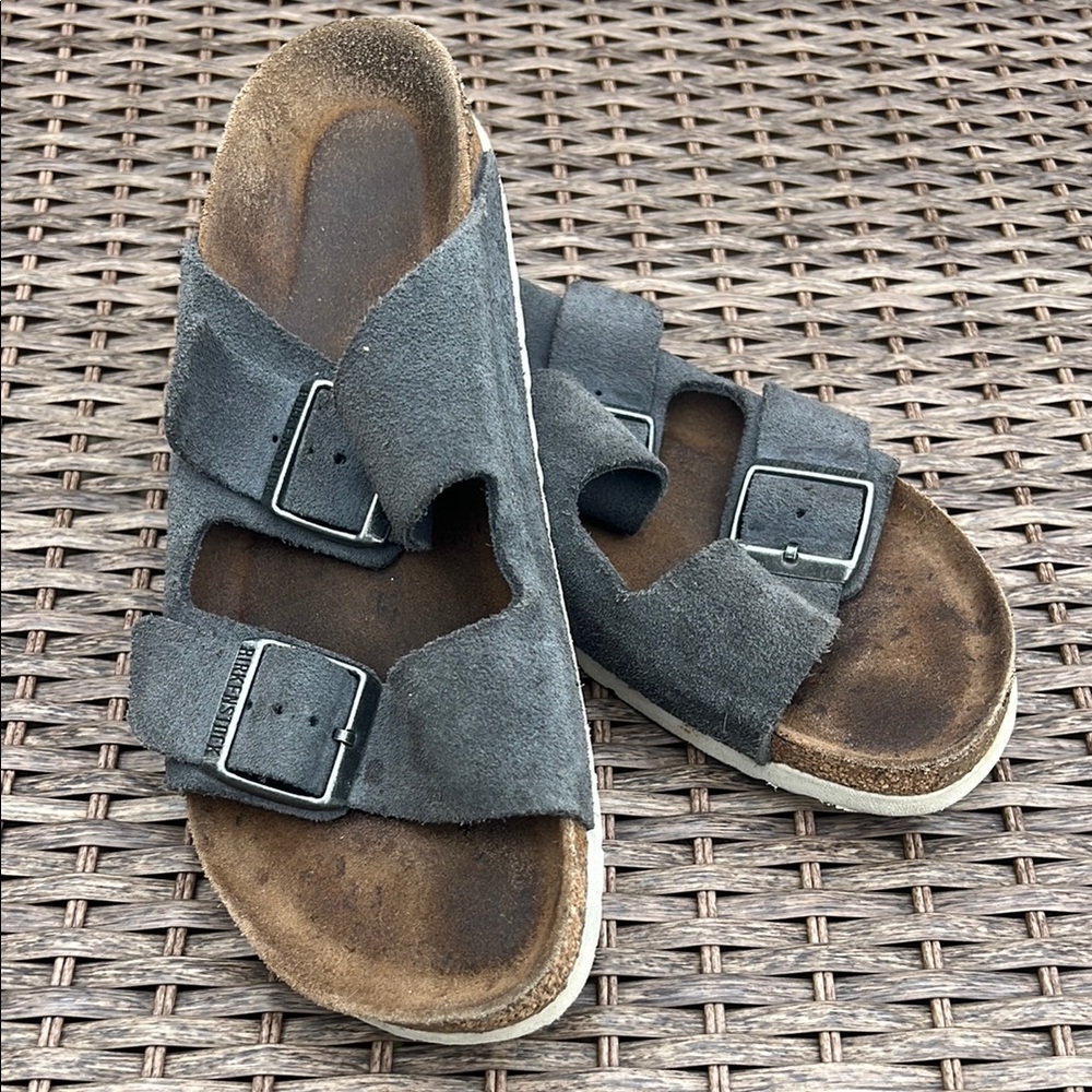 Birkenstock Women’s Gray Suede Leather Sandals with Buckles Size 39 or 8
